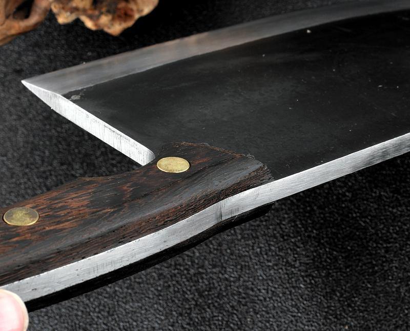 Faca de Metal Forjada à Mão